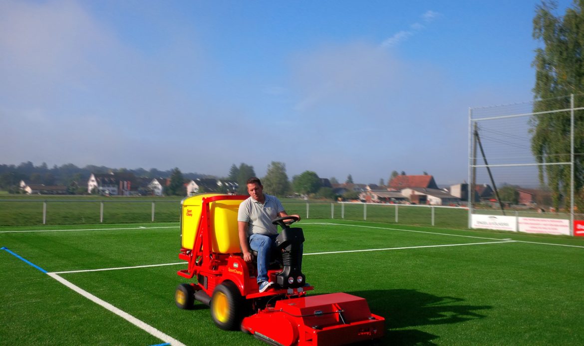 SportChamp SC3 artificial turf maintenance machine