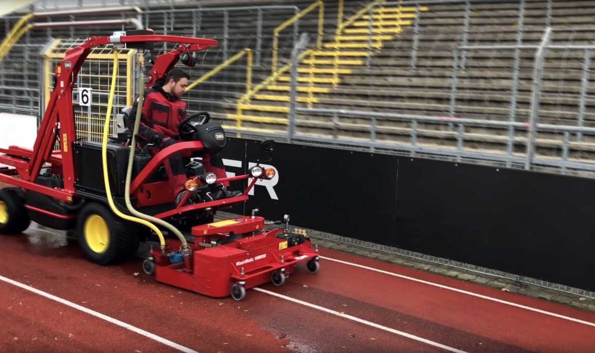 running track cleaning machine